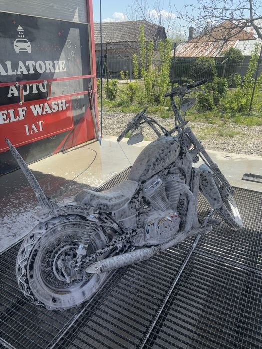 Suzuki intruder vs750