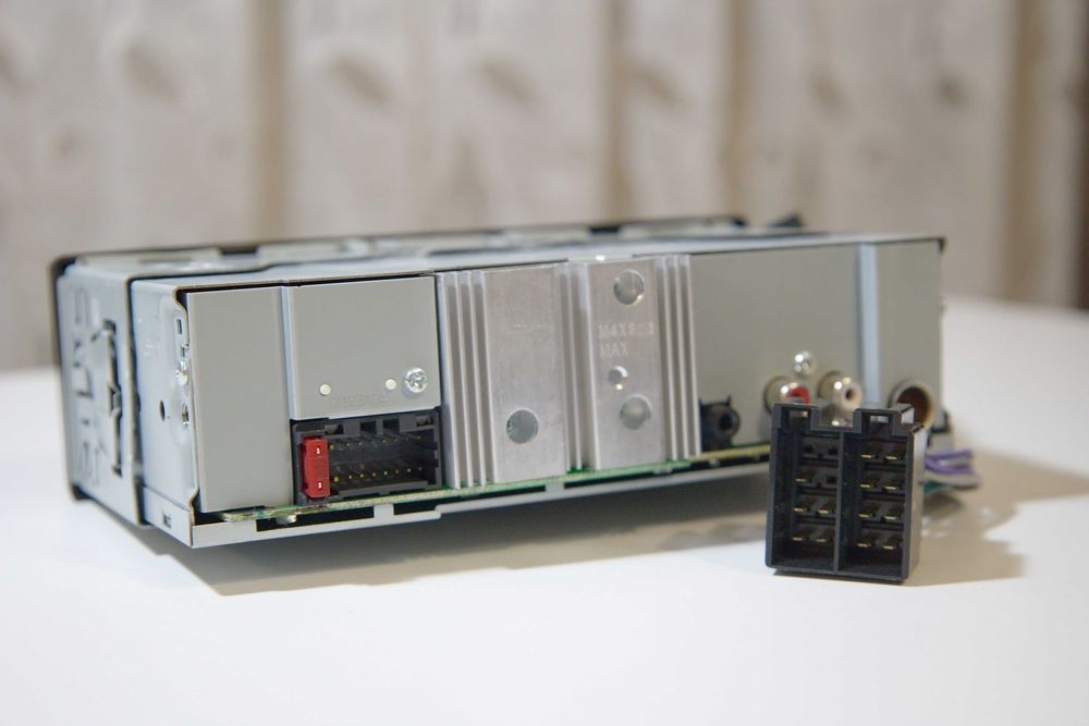 Player auto JVC // 4 x 50W, Bluetooth, USB, FM, Aplicatie mobila
