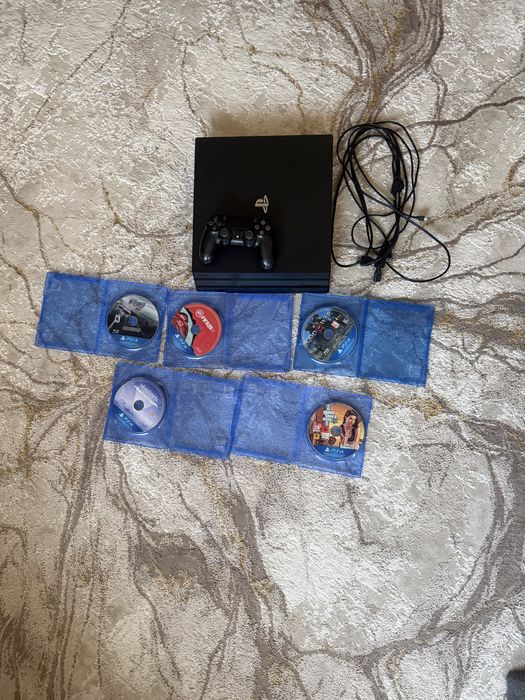 Продаю пс4 про б/у в идеальном состоянии