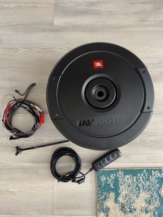 Subwoofer auto amplificat JBL BassPro Hub 200W RMS cu telecomanda