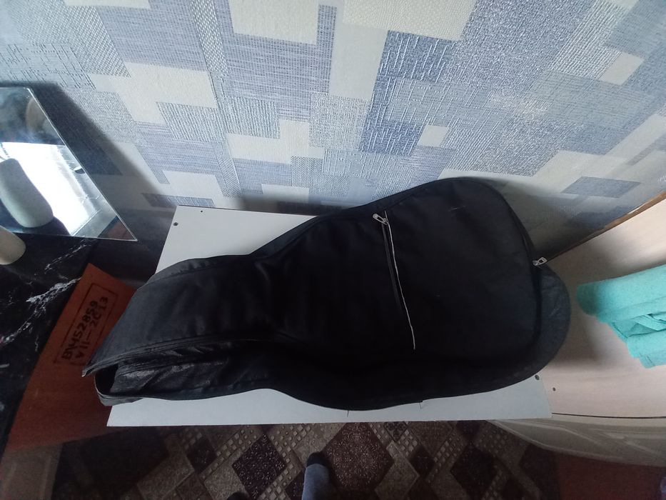 Гитара почти новая