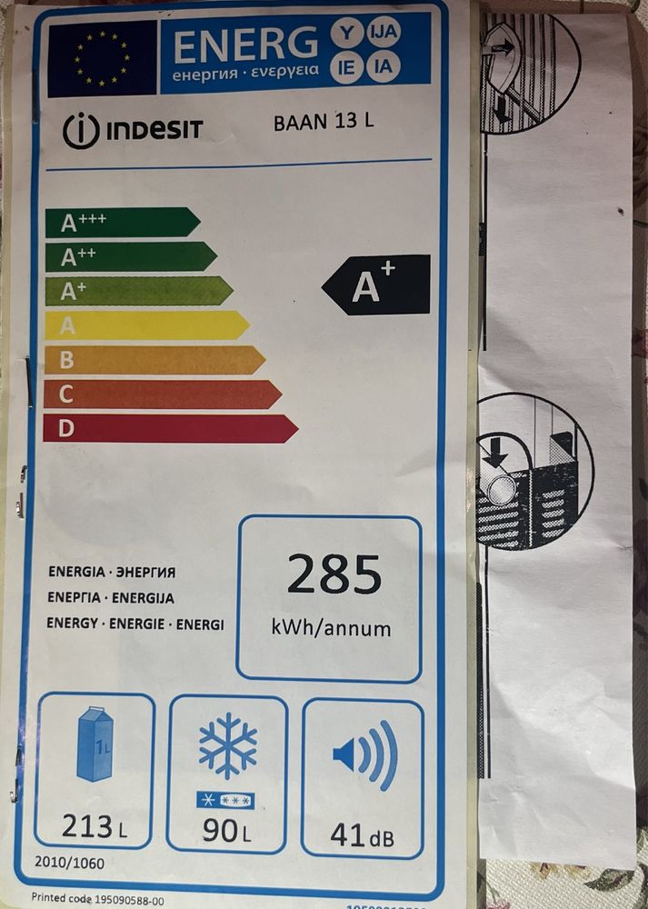 Продавам Хладилник с фризер Indesit BAAN 13