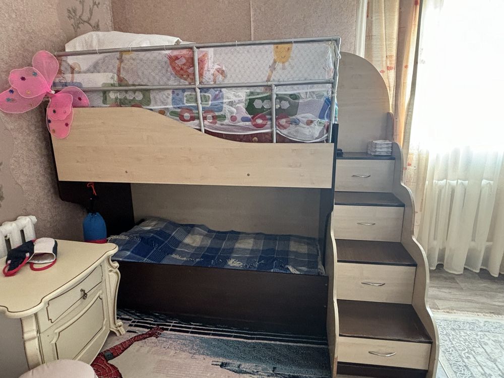 Двухэтажный кровать