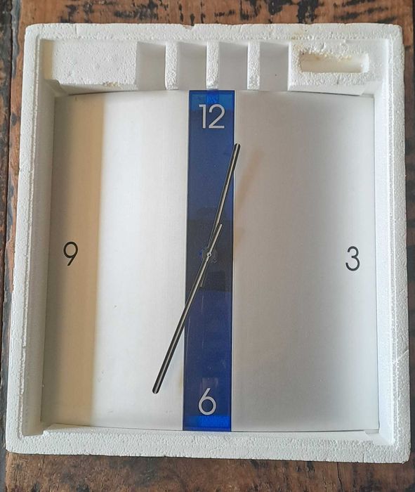 часовник стенен алуминиев сребро със синьо Хенкелс Henkels Германия