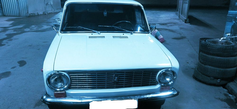 Jiguli 01srochna sotiladi