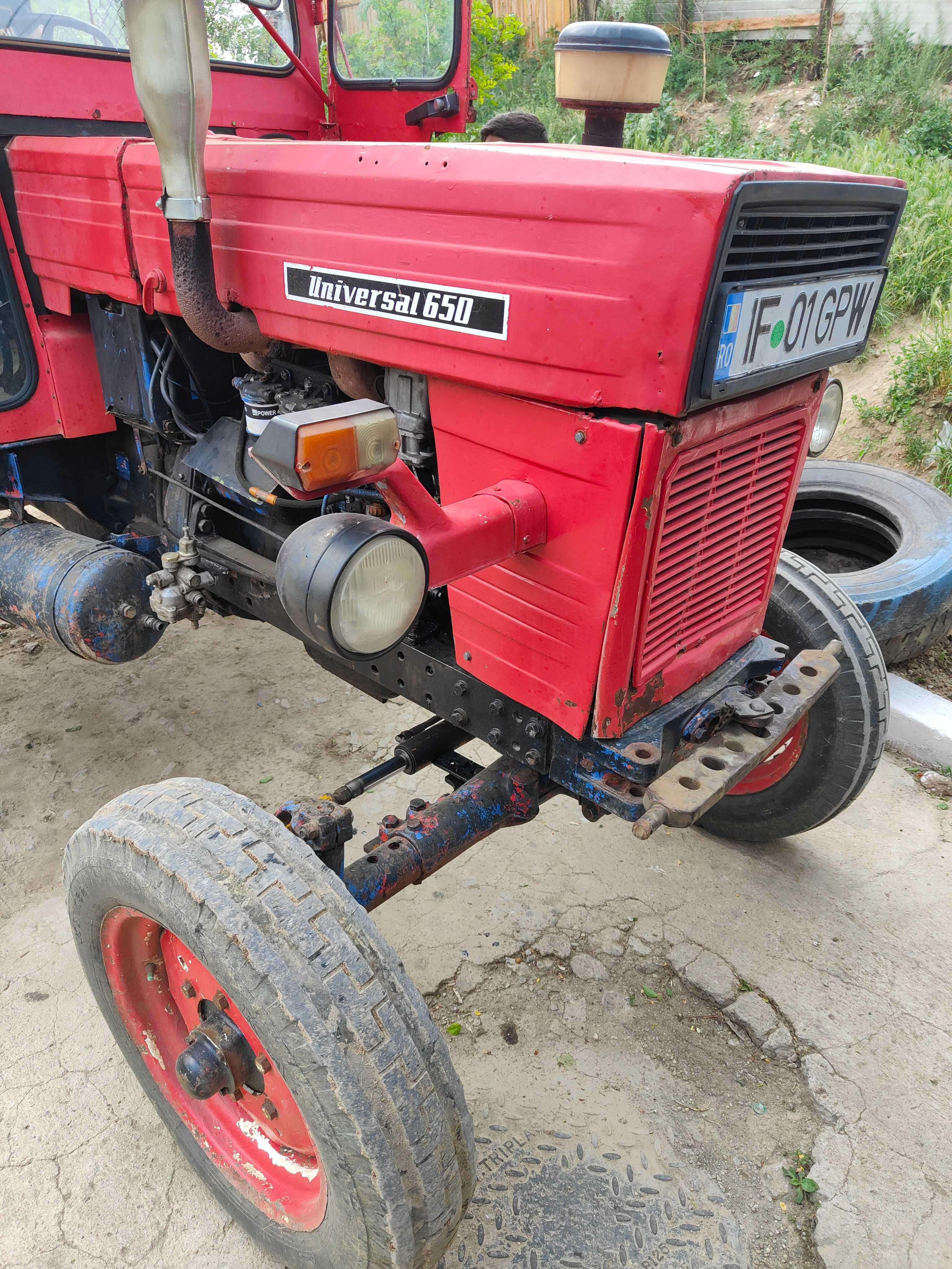 Tractor universal 650