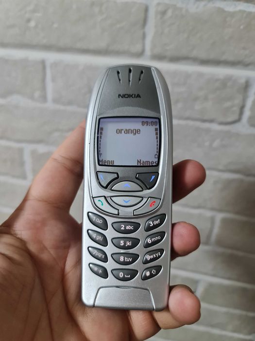 Legendarul Nokia 6310i ca nou + incarcator, functioneaza foarte bine!
