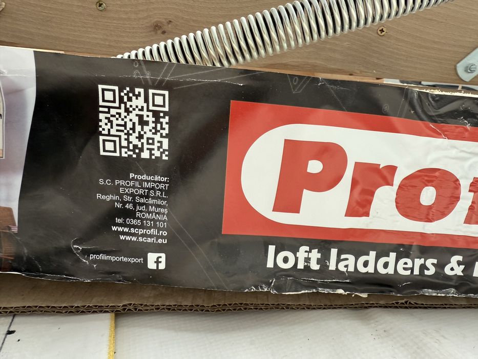 Scara acces mansarda.