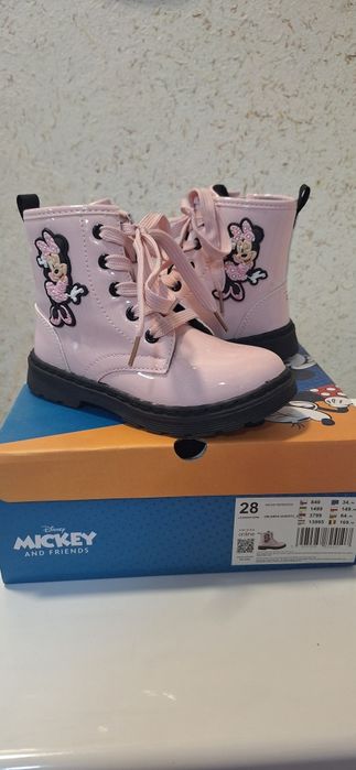 Чисто НОВИ Ботушки