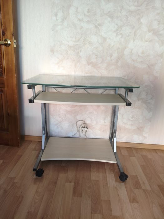 Стол компьютерный