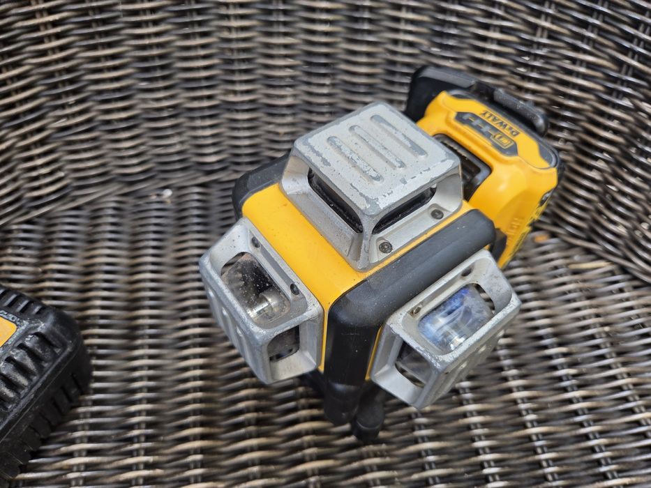 Nivela laser 360 grade DeWalt DC089G 12 linii verzi