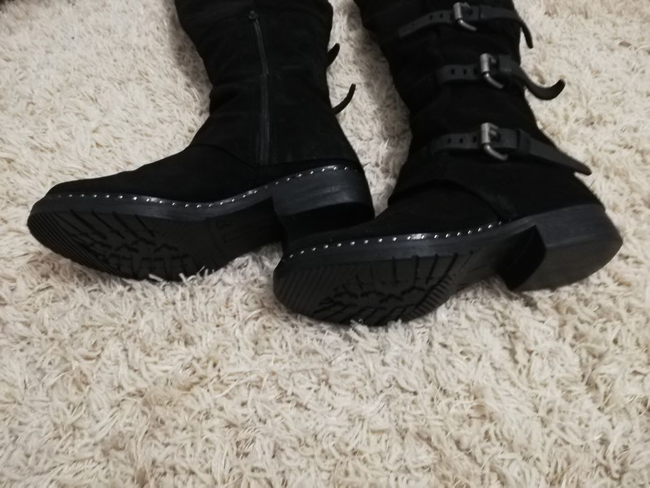 Cizme negre din piele naturala 350 lei negociabil