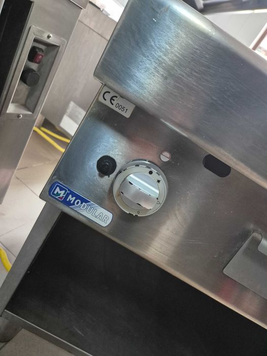 Gratar pe gaz cu placa cu striati si simpla