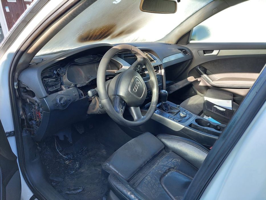Dezmembram Audi A4 B8, an 2010, 2.0 TDI cod CAGA, cutie manuala