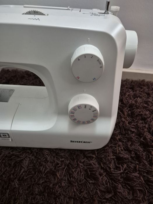 Vand masina de cusut marca Silvercrest, noua