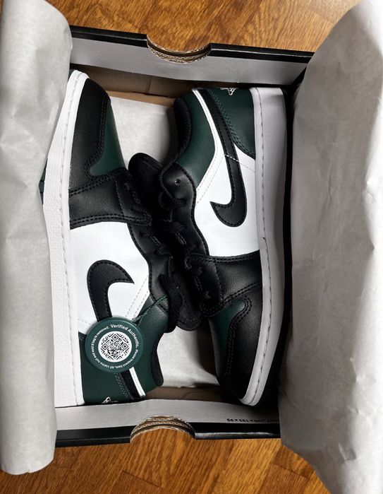 Air Jordan 1 Sisterhood Mid, Green toe low, Bright crimson