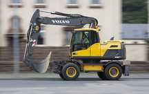 Inchiriem excavator 17,5 tone pneuri, senile, 8 tone senile