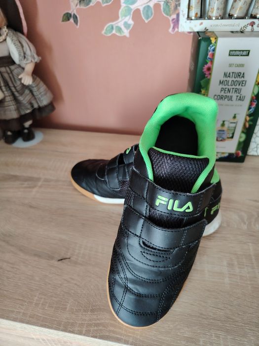 Adidas piele in stare foarte buna,purtat de 2  ori cred