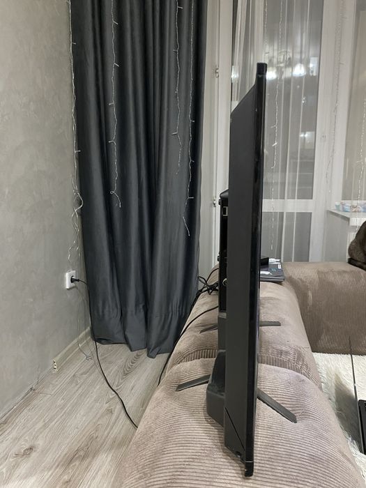 Продам телевизор на запчасти