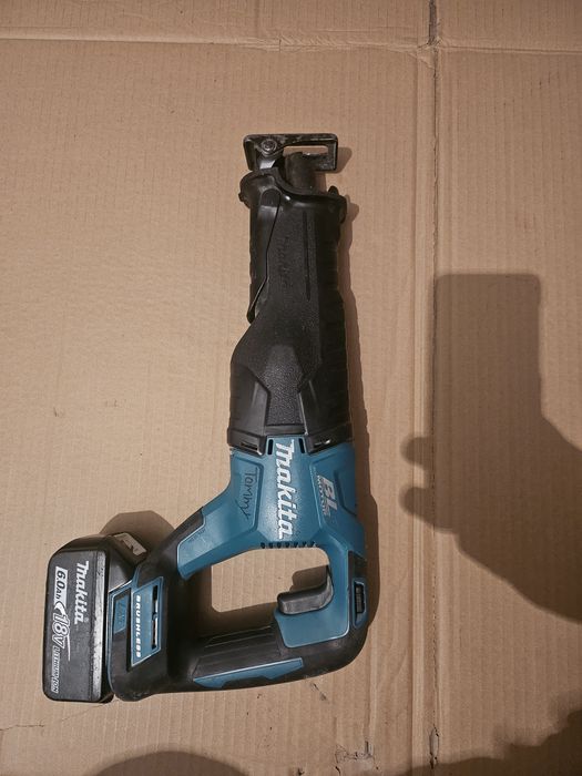 Fierăstrău Sabie Makita DJR187