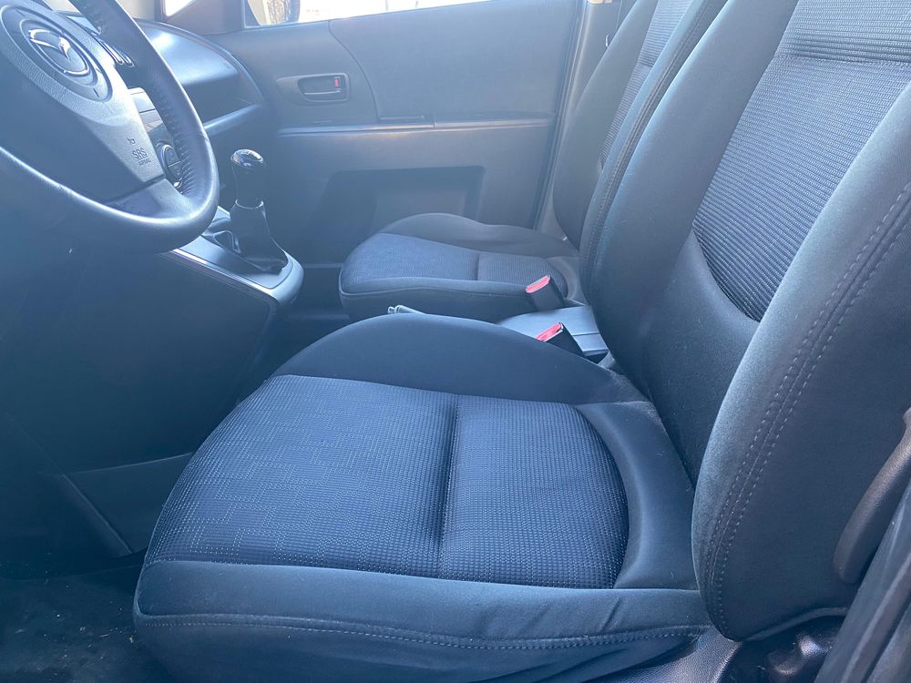 Автомобил  Mazda  5