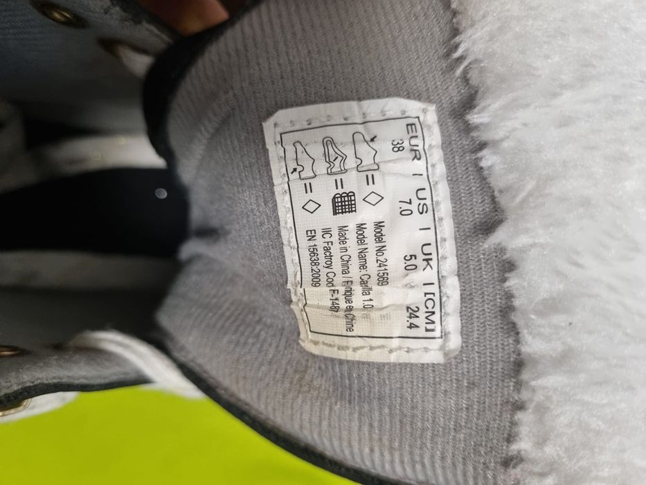 Patine fete marimea 38 - patinaj artistic