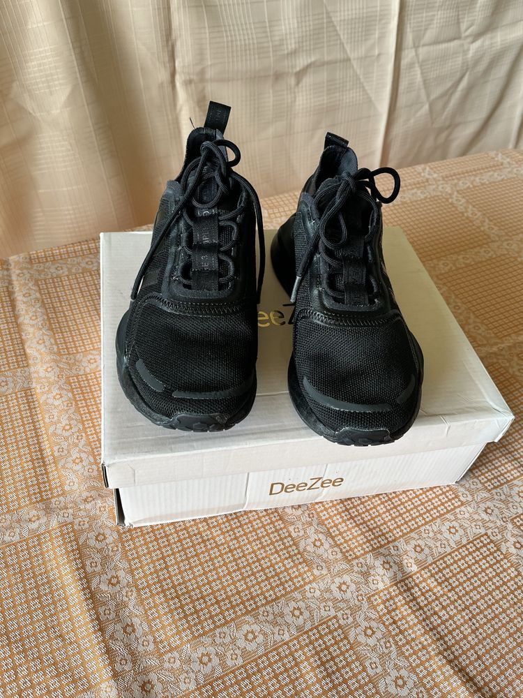 Adidas mas 38 The Brand witht the 3 Stripes