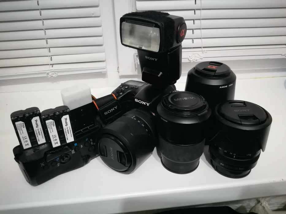 Продам цифровой фотоаппарат Sony Alpha SLT-A77 .Сделано в Японии.