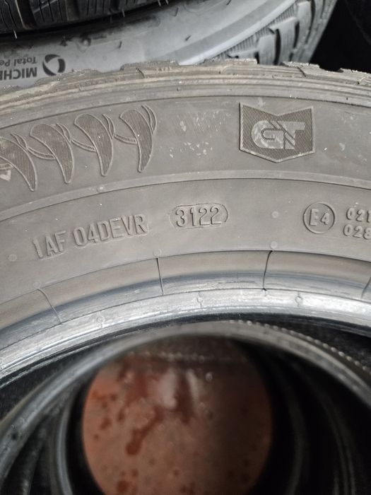 Гуми 215/65/17 2броя дот22