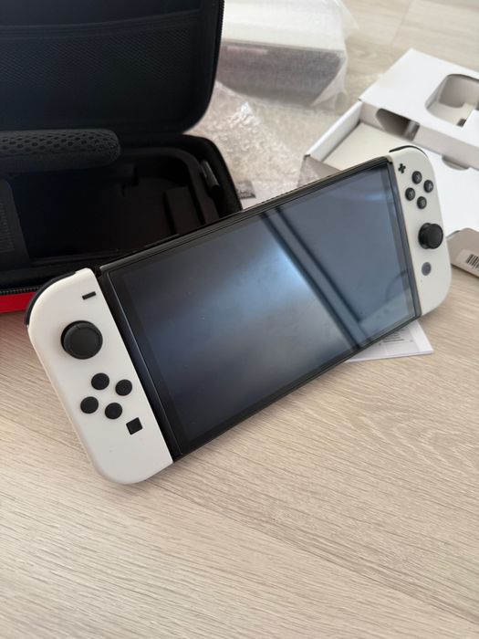 Nintendo switch нов, в комплект игри, калъф с гаранция