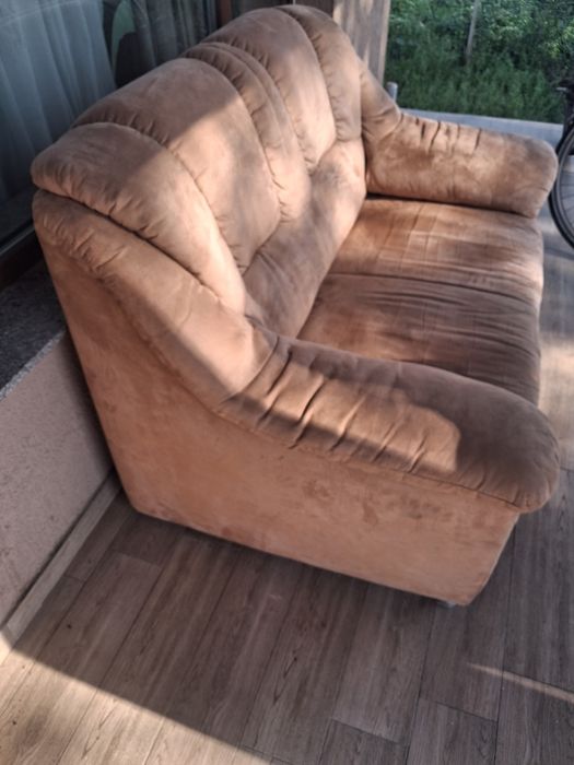 Canapea catifea si bicicleta