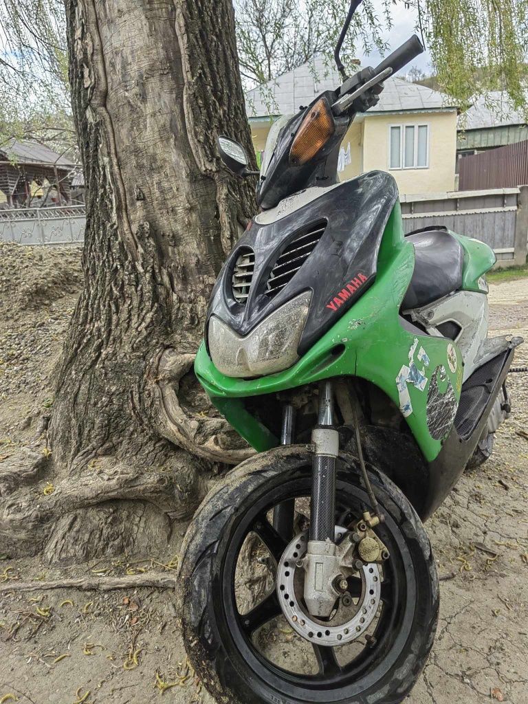 Vând scuter Yamaha Aerox funcțional