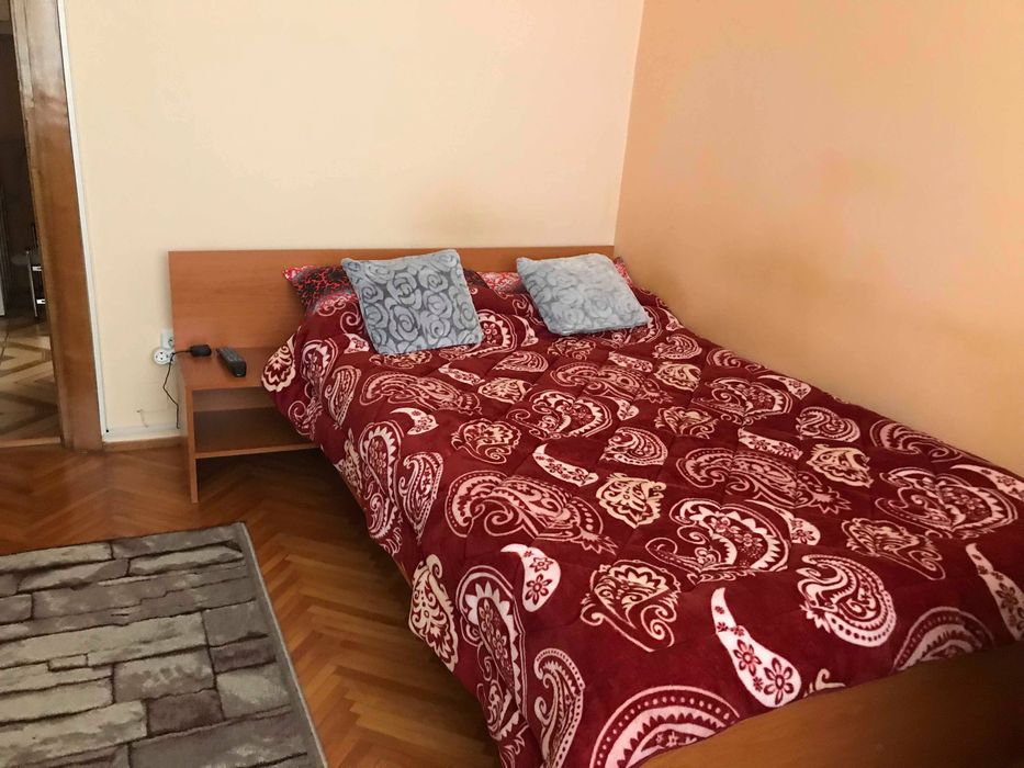 Mobila dormitor: pat si dulap