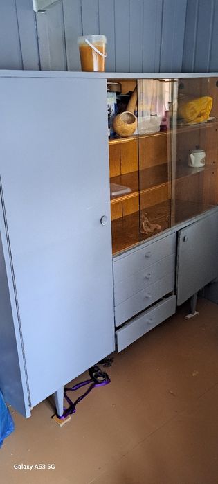 отдам сервант за шоколадку