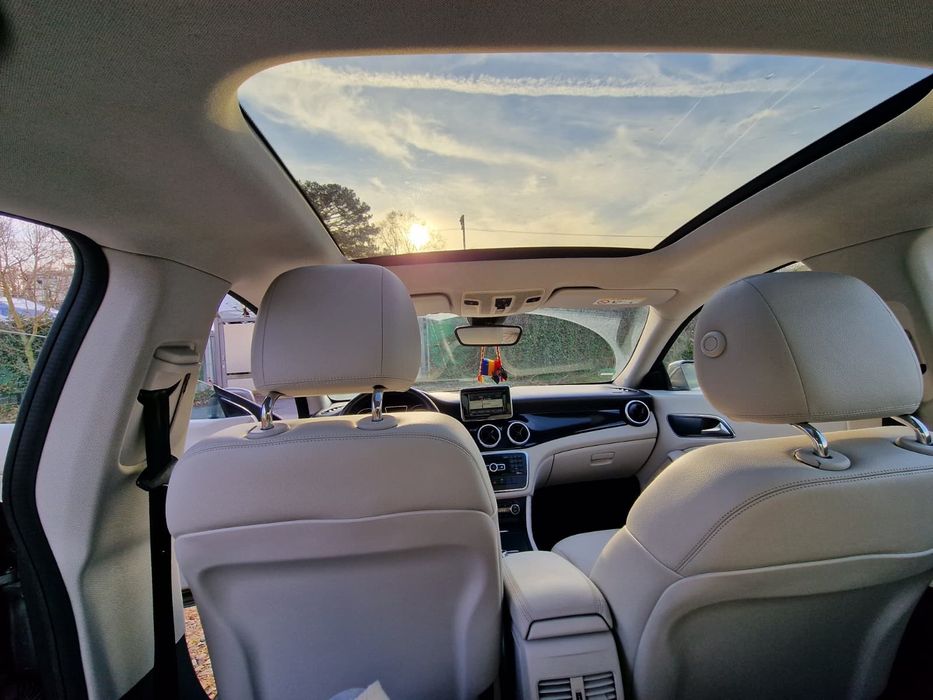 Mercedes-Benz CLA 200 CDI an 2014– Panorama, Automată, 

Mașina este