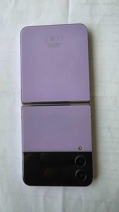 Samsung Galaxy Flip 4