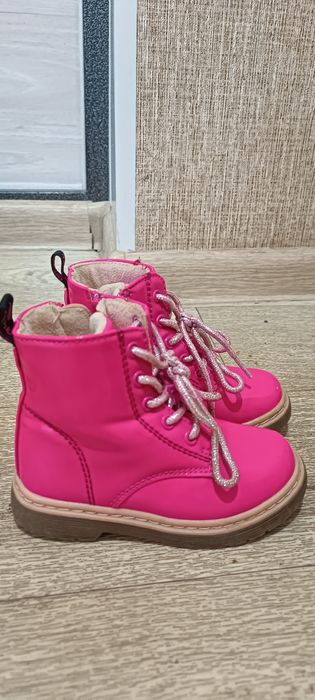 Продам ботинки для девочки