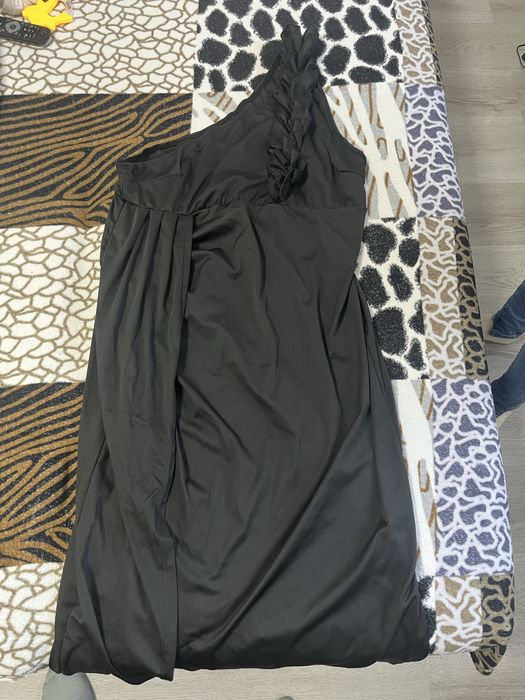 Rochie lunga cu crapatura si umarul gol shein