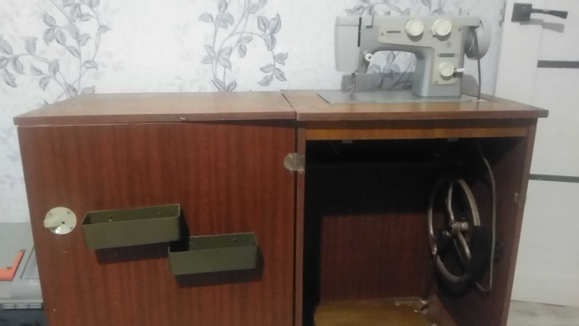 Швейную машину модель Подольск-142