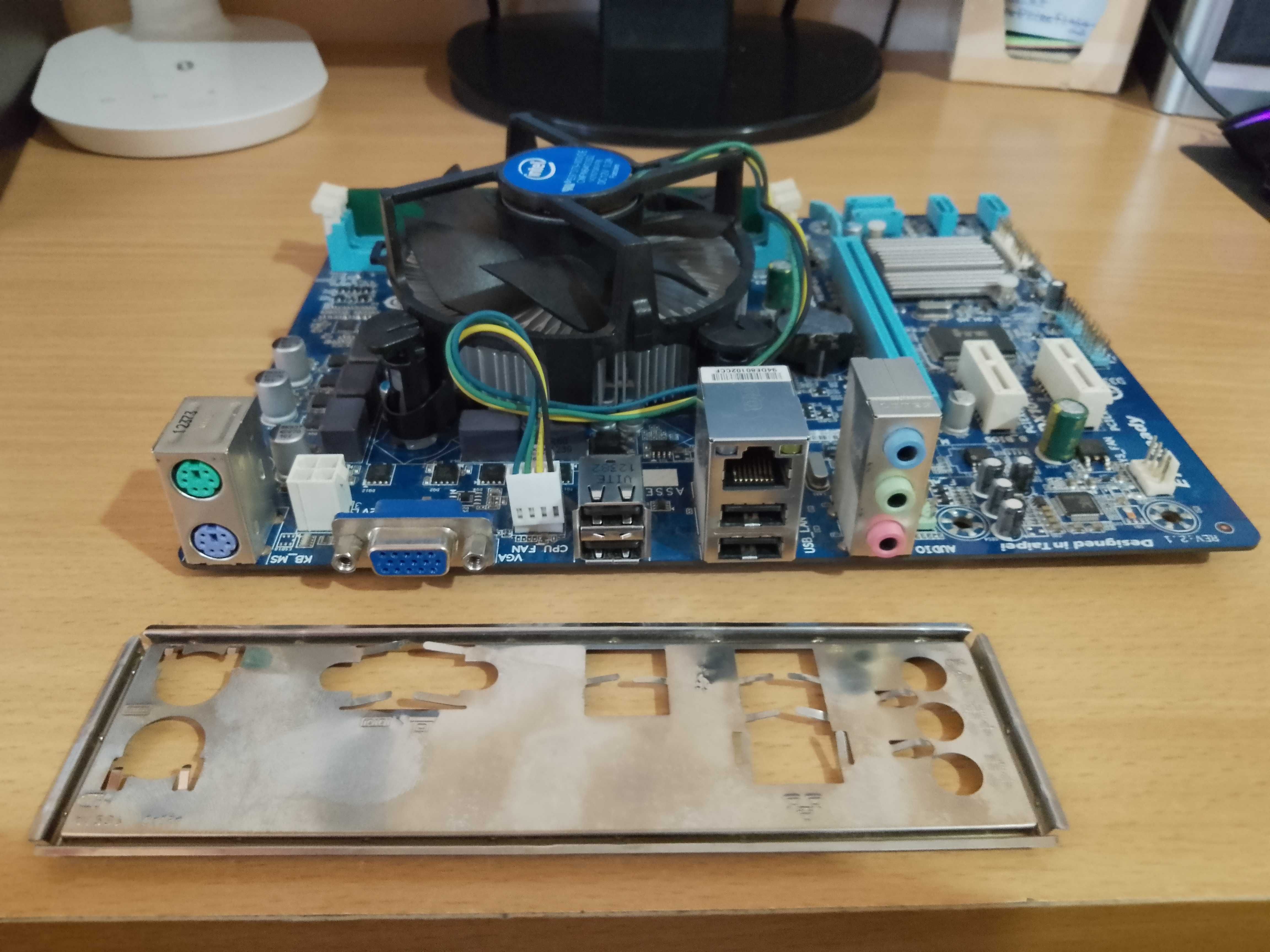 дънна платка Gigabyte с процесор Intel Celeron 2.70GHz и RAM памет 4GB