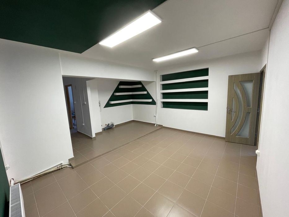 Inchiriez camera salon