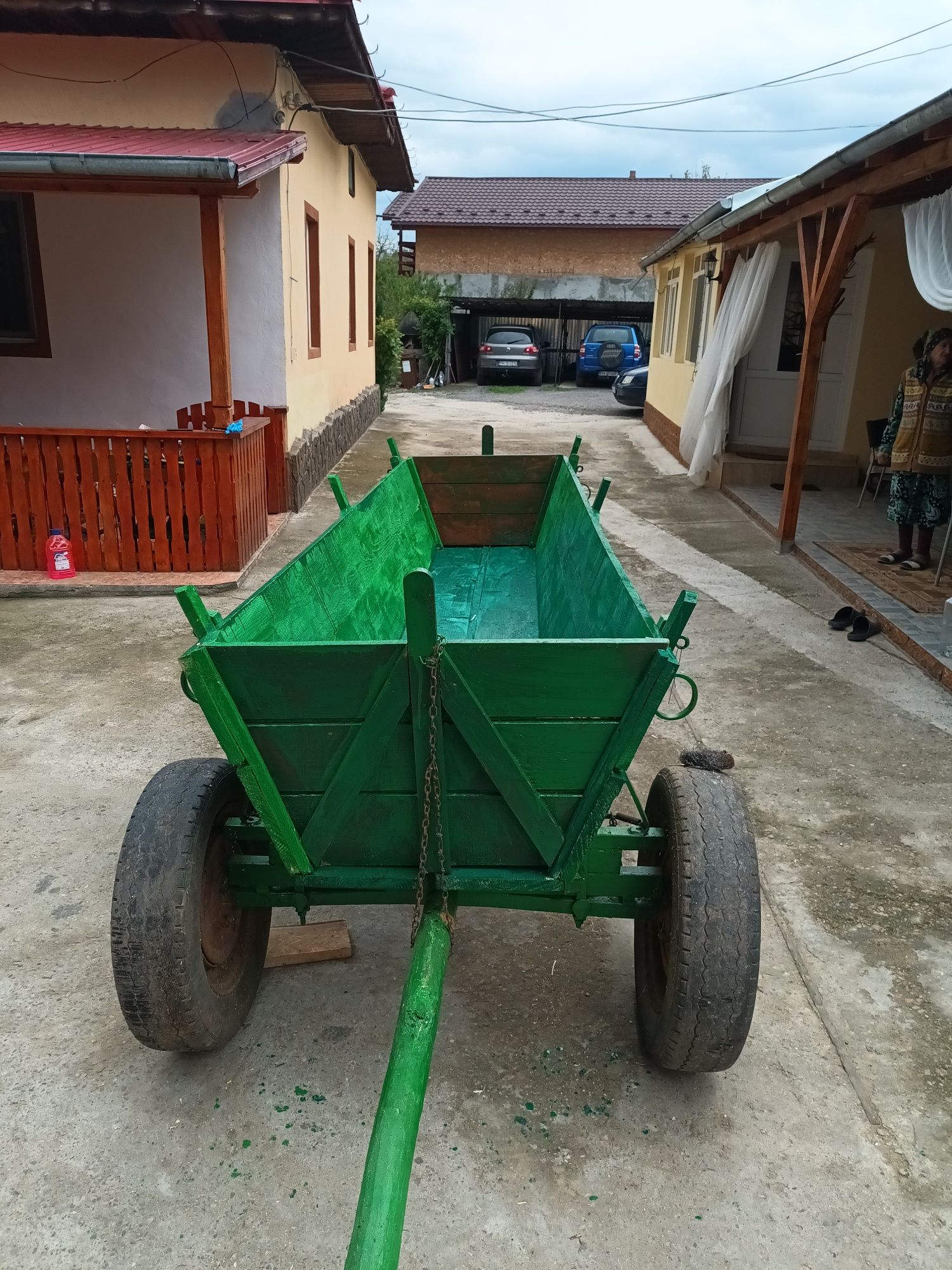 Vind caruta noua de un cal cu roti dacie pe fata aro pe spate cu frine