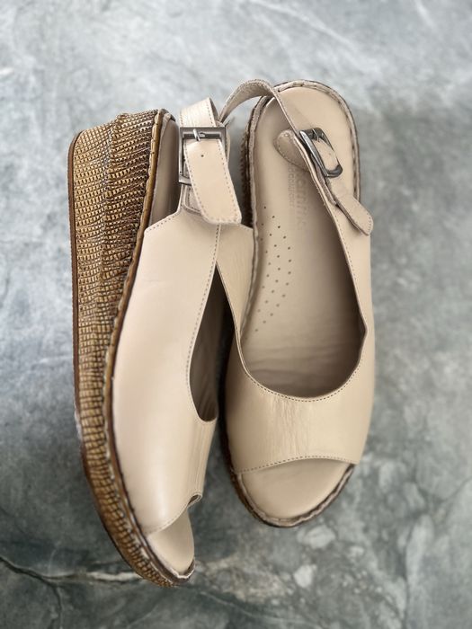 Продам босоножки