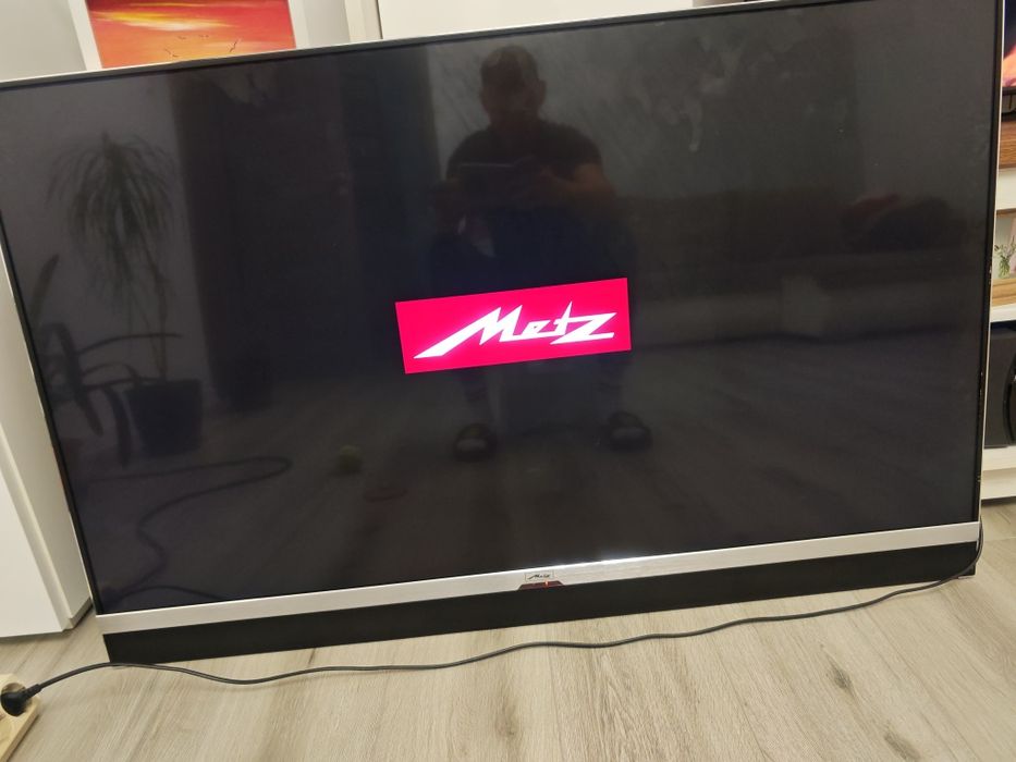 Vând tv METZ pentru piese