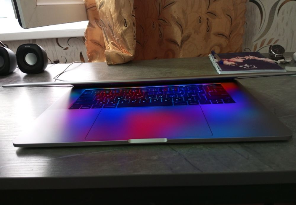 Apple MacBook PRO 15. i7/16/256/ ideal. Touch Bar/Touch ID.