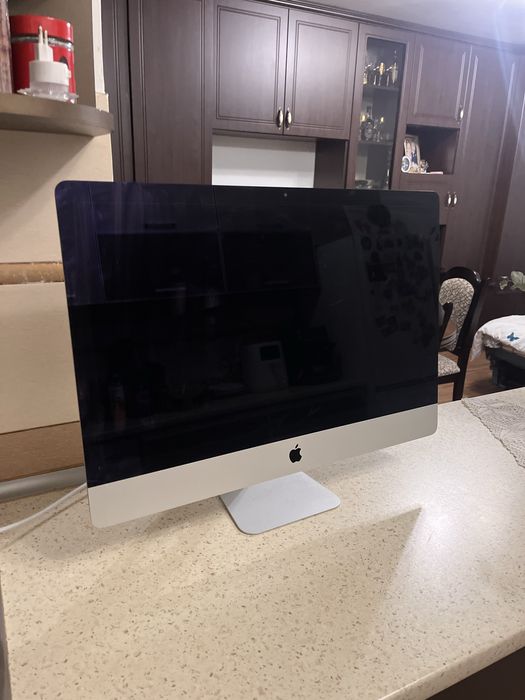 Vând imac in stare foarte buna