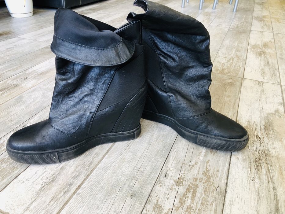 Дамски ботуши с лека платформа