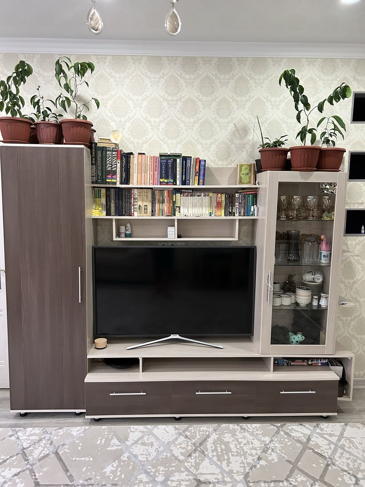 Продаю стенку почти новую