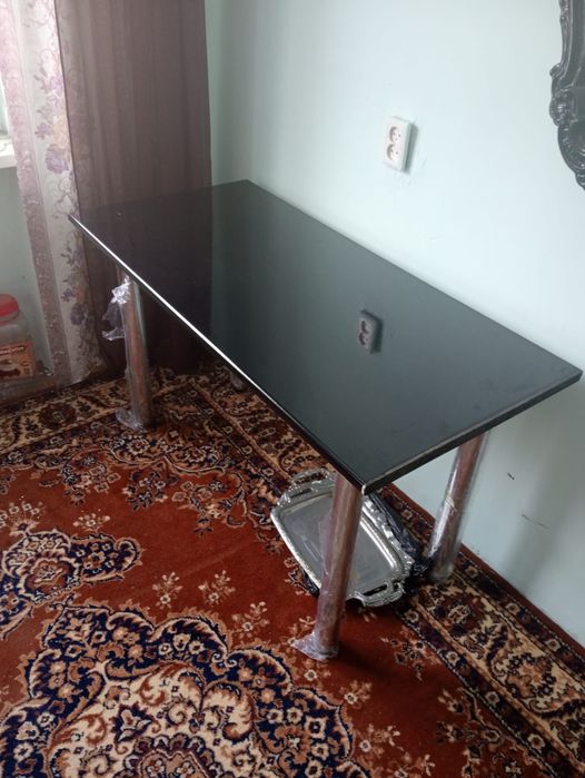 Продам стол новый глянцевый
