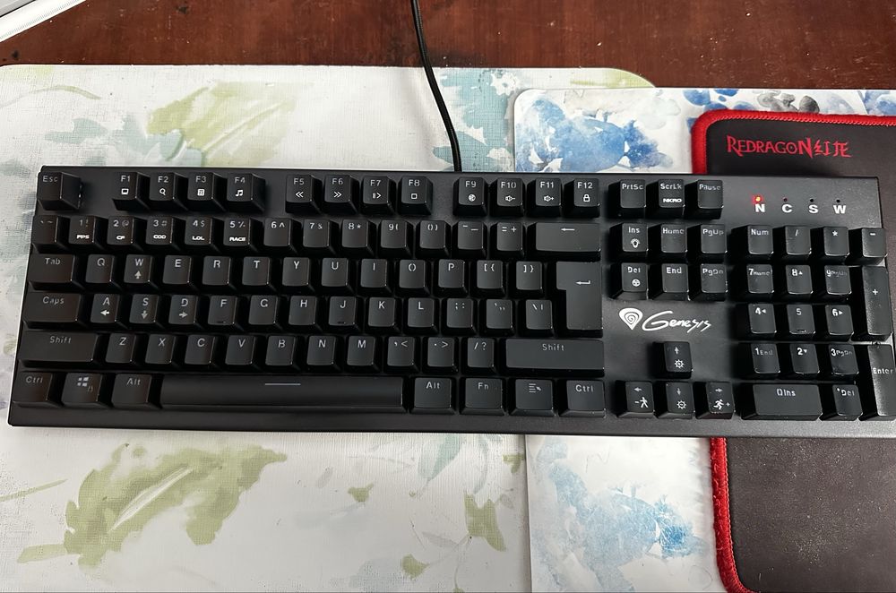 Механична клавиатура Genezis Thor 300 RGB